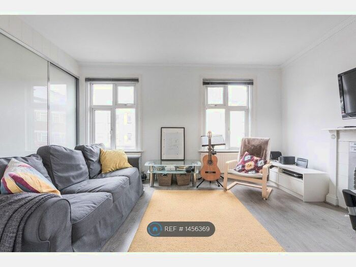 2 Bedroom Flat To Rent In Fulham Palace Road, London, W6