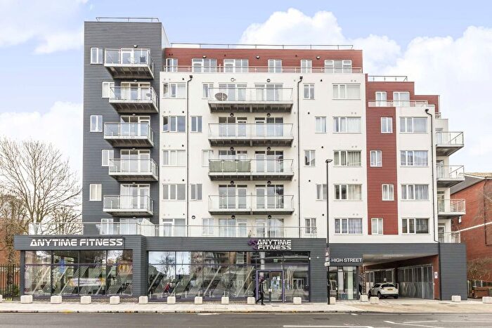 1 Bedroom Flat To Rent In High Street, Feltham, TW13