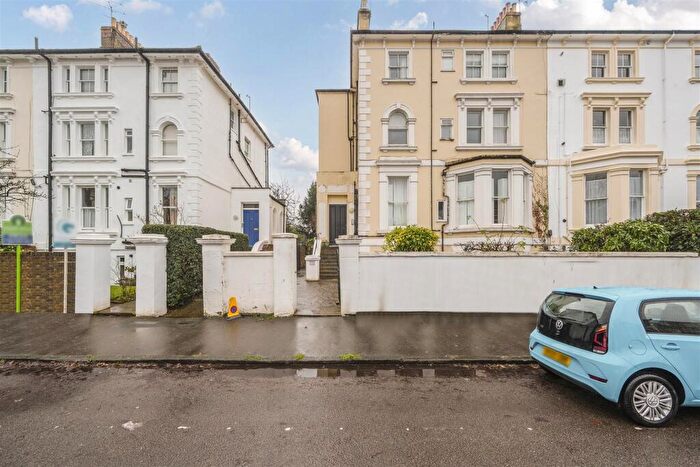 1 Bedroom Apartment For Sale In Uxbridge Road, Kingston Upon Thames, KT1