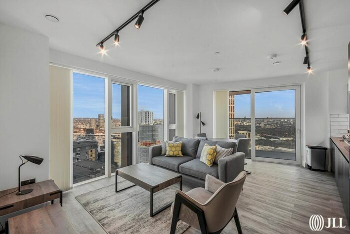 2 Bedroom Flat To Rent In Portal Way, London, W3