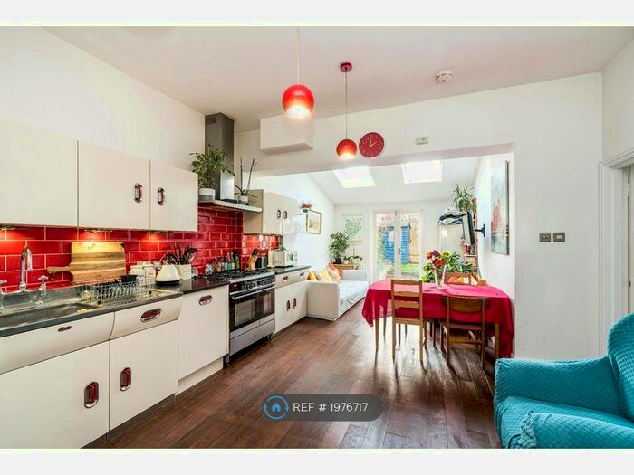 3 Bedroom Flat To Rent In Brixton, London, SW2