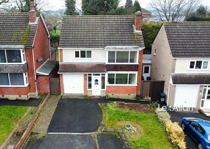 3 Bedroom Detached House For Sale In Chaffinch Road, Stourbridge, DY9