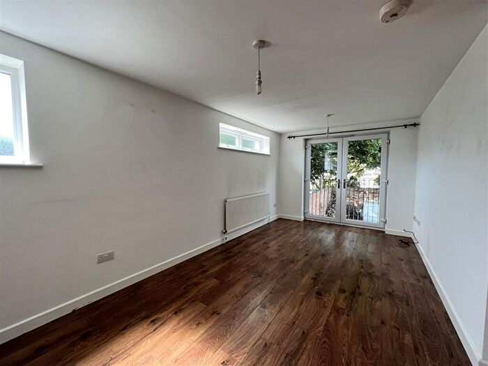 2 Bedroom Apartment To Rent In South Avenue, Southend-On-Sea, SS2