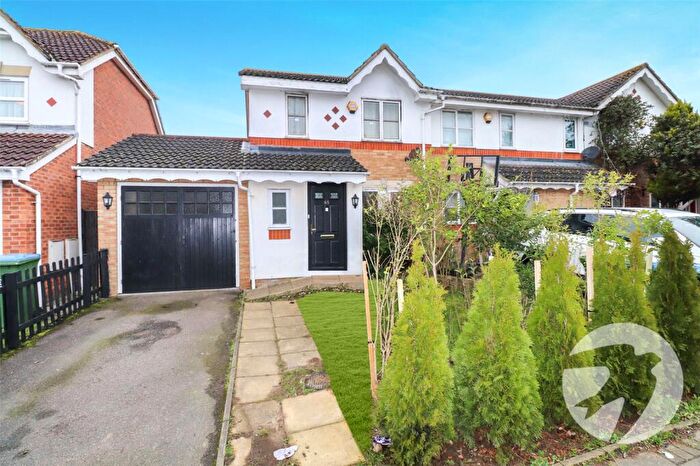 3 Bedroom End Of Terrace House For Sale In Hutchins Road, London, SE28