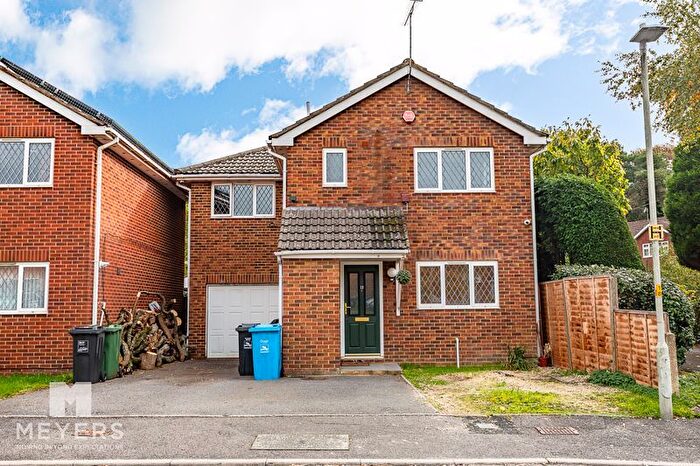 4 Bedroom Detached House For Sale In Woodpecker Drive, Creekmoor, Poole, BH17