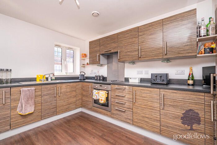 2 Bedroom Apartment To Rent In Schoolgate Drive, Morden, SM4