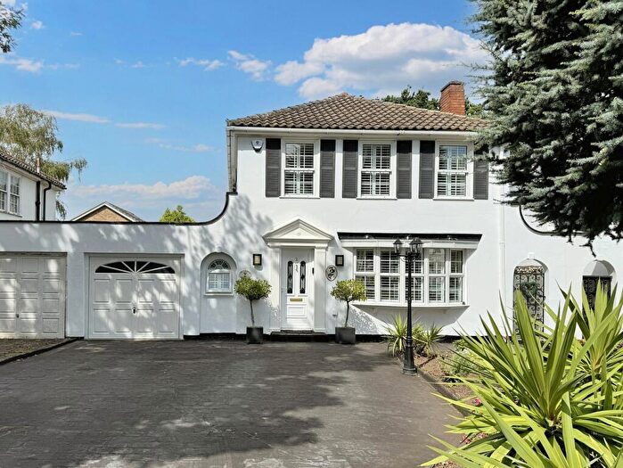 3 Bedroom Detached House For Sale In Lime Grove, Orpington, BR6
