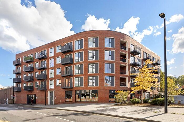 2 Bedroom Flat For Sale In Walk Of High Wycombe Station, HP11