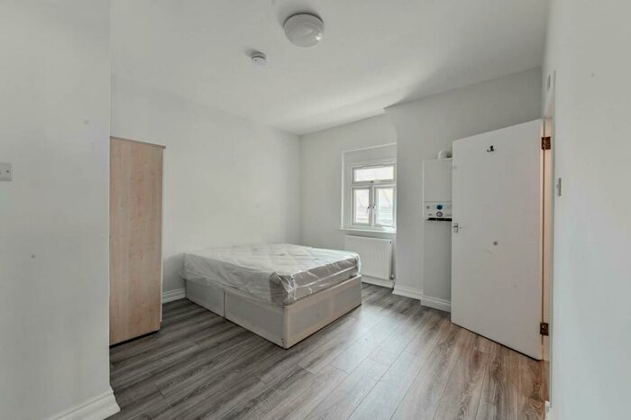 Studio To Rent In Mount View Road, Crouch End, London, N4