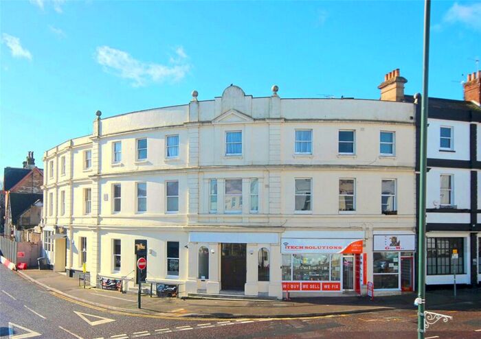 1 Bedroom Apartment To Rent In Poole Hill Terrace, - Poole Hill, Bournemouth, Dorset, BH2