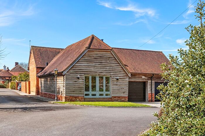 3 Bedroom Barn Conversion For Sale In Pearce Courtyard, Oakley, HP18