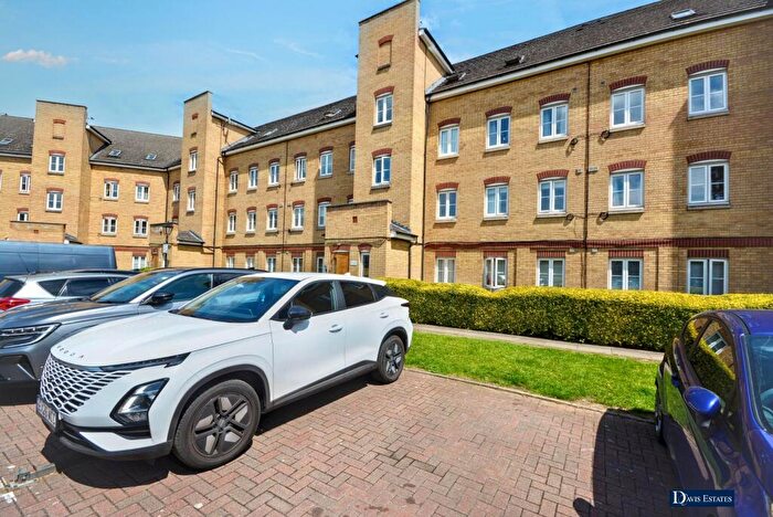 3 Bedroom Flat For Sale In Nyall Court, Gidea Park, Romford, RM2