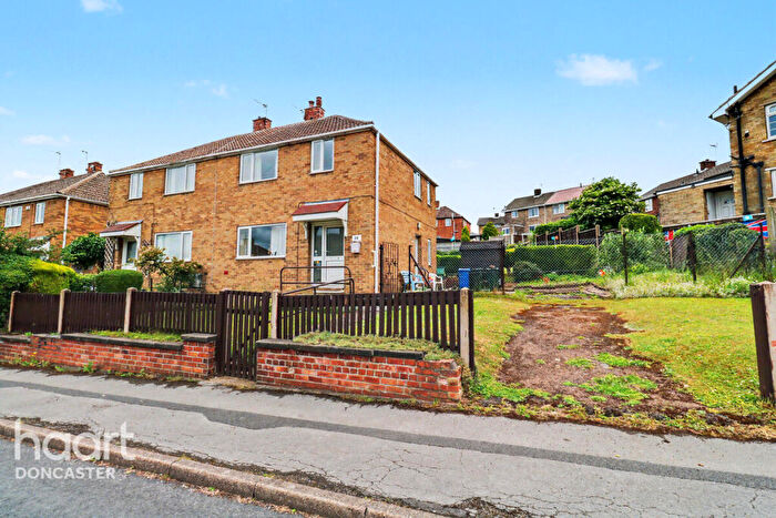 3 Bedroom Semi-Detached House For Sale In Ivanhoe Road, Edlington, Doncaster, DN12