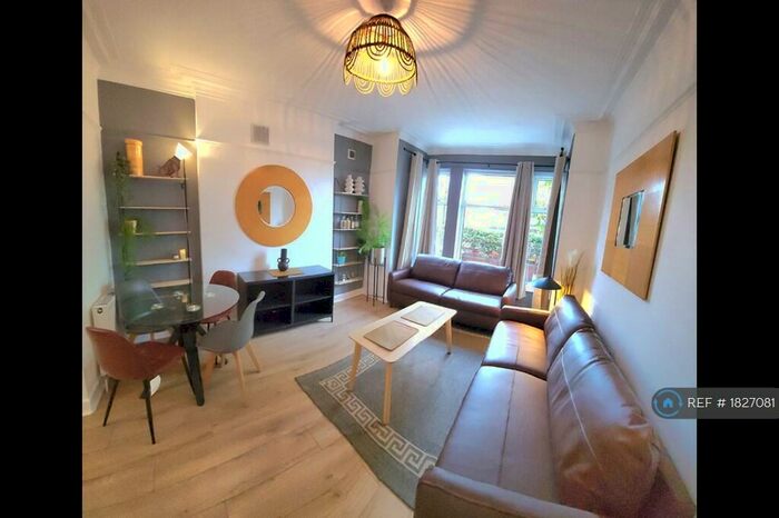 6 Bedroom Semi-Detached House To Rent In Albany Road, Manchester, M21