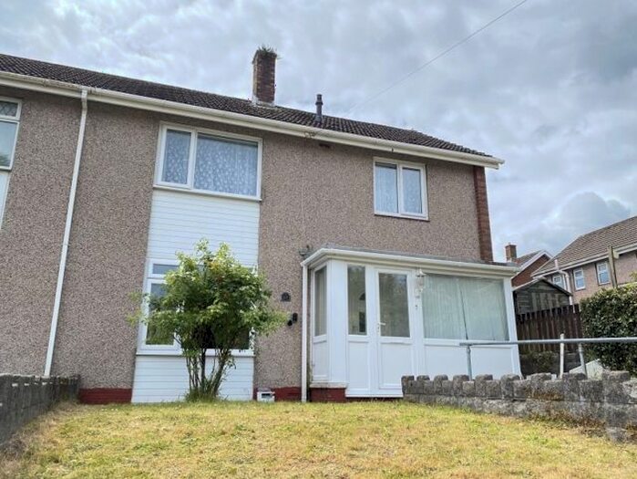 3 Bedroom End Of Terrace House To Rent In Laurel Place, Sketty, SA2