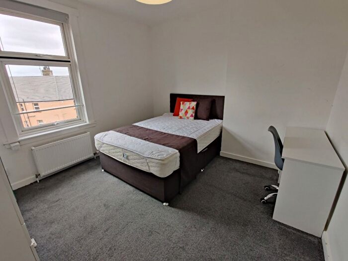 3 Bedroom Flat To Rent In Mitchell Street, West End, Dundee, DD2