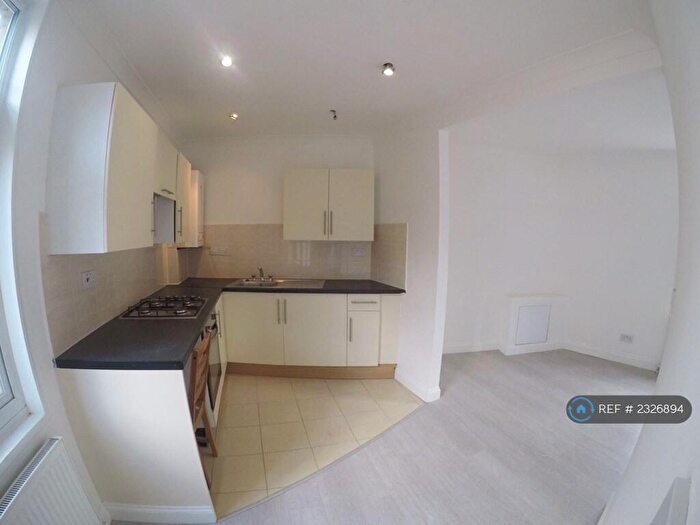 Studio To Rent In Belmont Hill, London, SE13