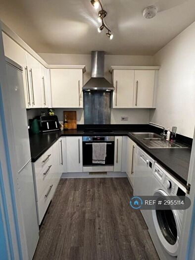 2 Bedroom Flat To Rent In French Court, Southampton, SO14