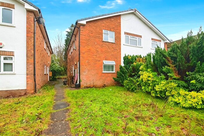 2 Bedroom Maisonette For Sale In Hickory Drive, Birmingham, B17