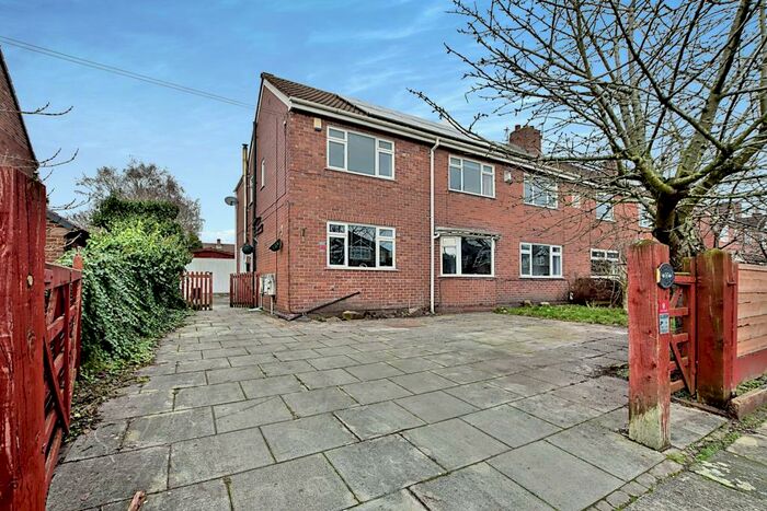 4 Bedroom Semi-Detached House To Rent In Firs Road, Sale, Greater Manchester, M33