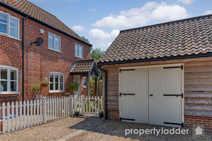 3 Bedroom Semi-Detached House For Sale In Market Street, Tunstead, Norwich, NR12