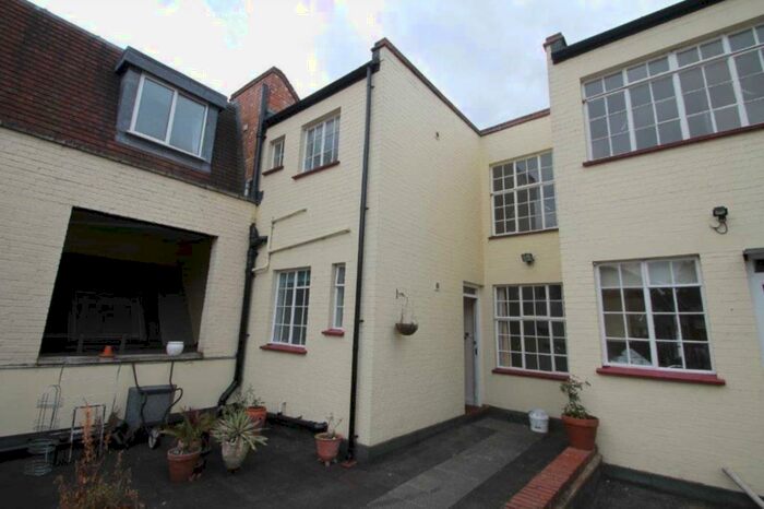 2 Bedroom Maisonette To Rent In High Street, Hemel Hempstead, HP1