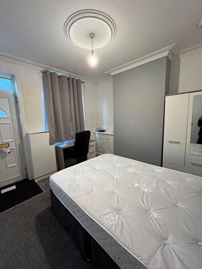 3 Bedroom Flat To Rent In Elgin Street, ST4