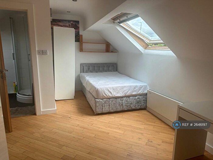 Studio To Rent In Town Lane, Leeds, LS28