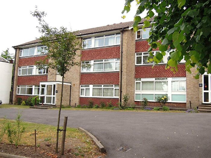 2 Bedroom Flat To Rent In Langley Park Road, South Sutton, Surrey, SM2