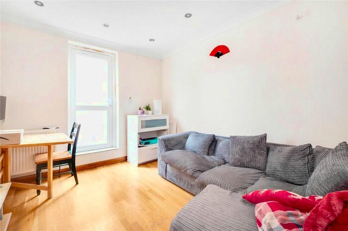 2 Bedroom Flat To Rent In Meadow Road, London, SW8