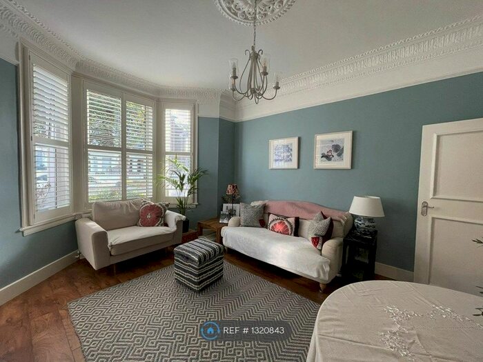 2 Bedroom Flat To Rent In Ground Floor, London, W9