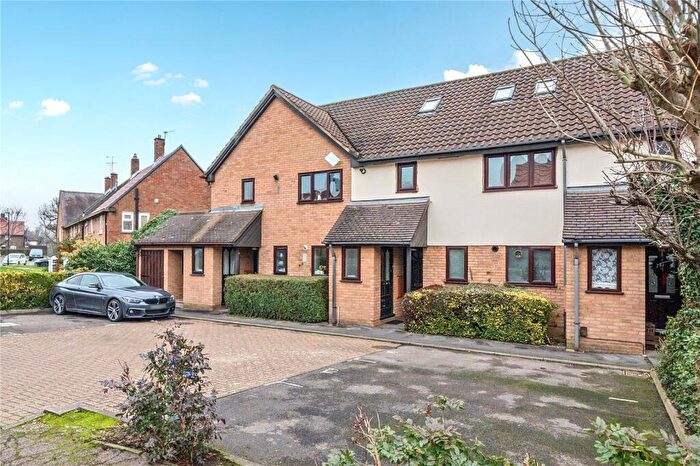 2 Bedroom Flat For Sale In Perry Mead, Enfield, EN2