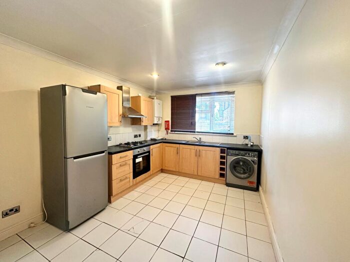 1 Bedroom Flat To Rent In Forest Road West, Nottingham, NG7