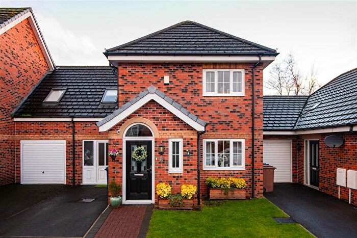 3 Bedroom Semi Detached House For Sale In Marshalls Brow, Leyland, PR25