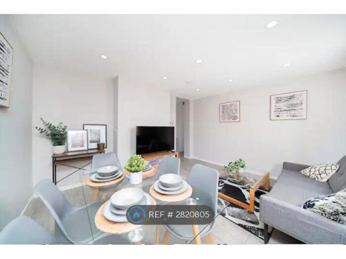 2 Bedroom Flat To Rent In Sable Street, Islington, N1