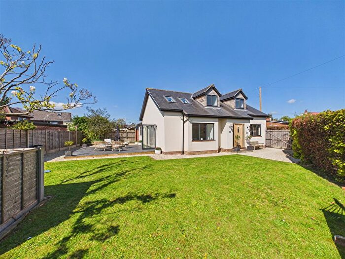 3 Bedroom Detached Bungalow For Sale In Church Avenue, North Ferriby, HU14