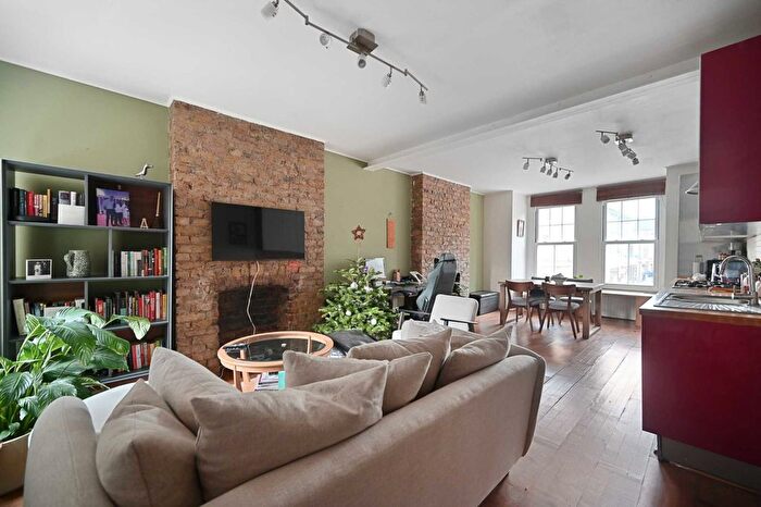 2 Bedroom Flat To Rent In Queenstown Road, London, SW8