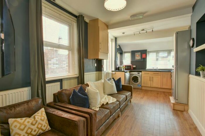 5 Bedroom Terraced House To Rent In Danes Road, Exeter, EX4