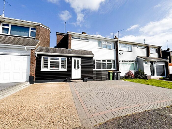 4 Bedroom Semi Detached House For Sale In Laburnum Grove, Hockley, SS5