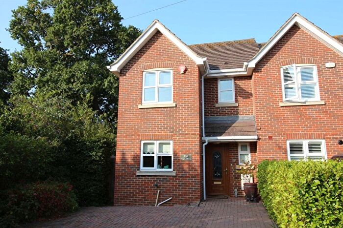 3 Bedroom End Terrace House For Sale In York Avenue, New Milton, Hampshire, BH25