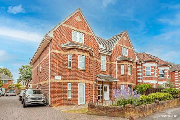 2 Bedroom Apartment For Sale In Crabton Close Road, Bournemouth, Dorset, BH5