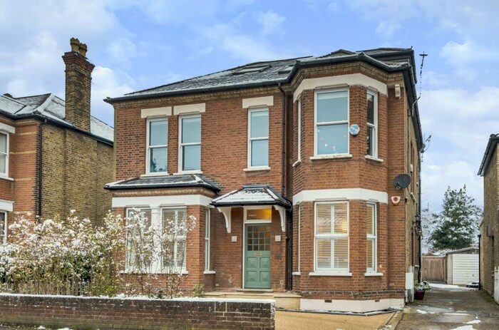 3 Bedroom Flat To Rent In Cambridge Road Bromley, BR1