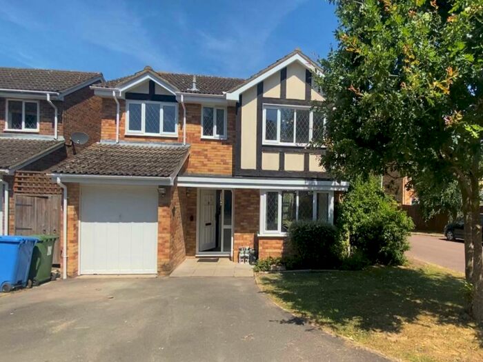 4 Bedroom House To Rent In Merlin Clove, Winkfield Row, Berkshire, RG42