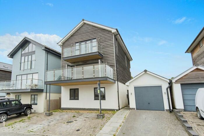 5 Bedroom Detached House To Rent In Grace Woodford Drive, East Cowes, PO32
