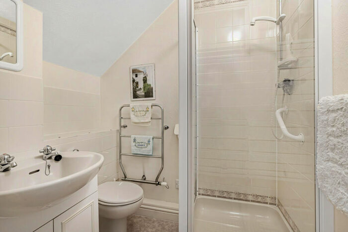 2 Bedroom Cottage For Sale In Kings End, Bicester, OX26