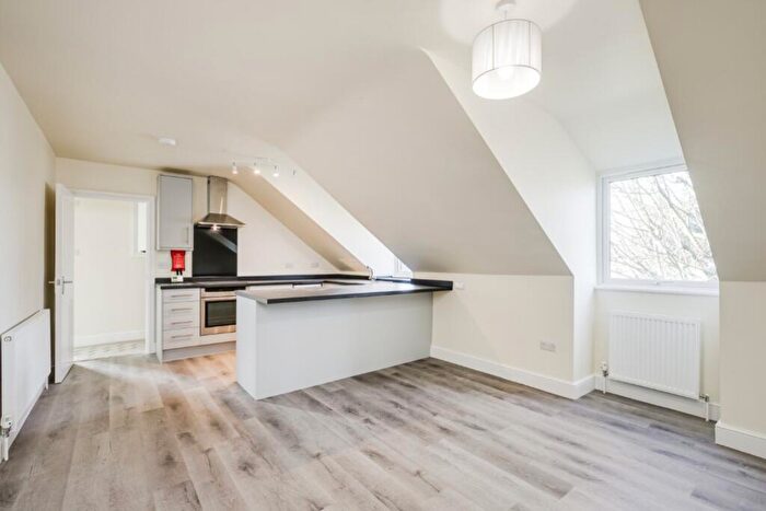 2 Bedroom Flat To Rent In Kingdon Road, West Hampstead, NW6