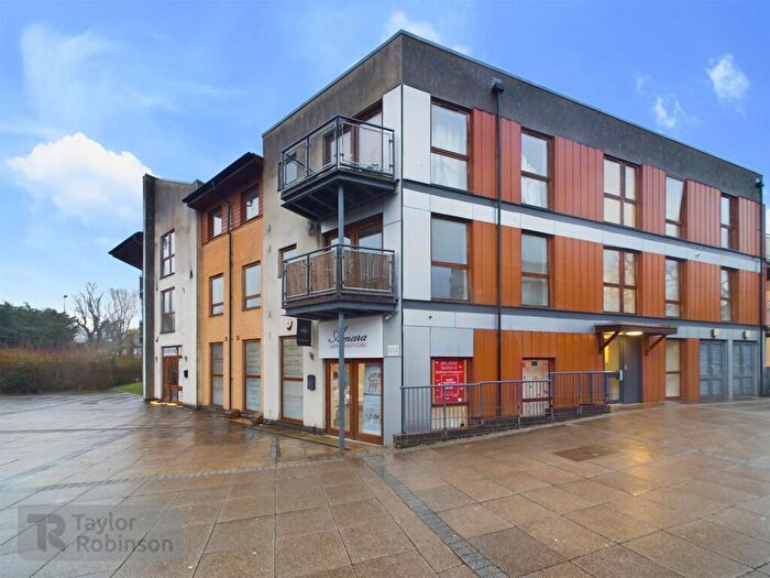 2 Bedroom Apartment For Sale In Three Bridges, Crawley, RH10
