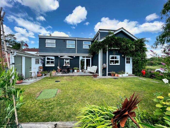 4 Bedroom Detached House For Sale In Glenwood New Road, Pencoed, Bridgend, CF35