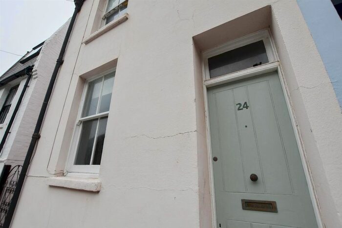 2 Bedroom End Of Terrace House To Rent In Tackleway, Hastings, East Sussex, TN34