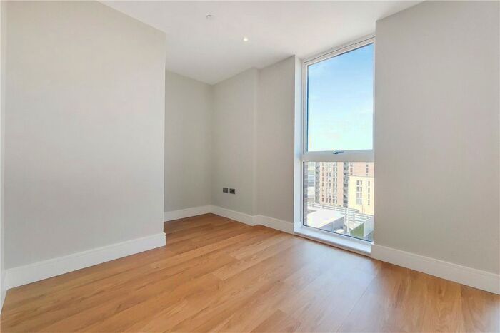 1 Bedroom Flat To Rent In Greyhound Parade, Wimbledon Grounds, London, SW17